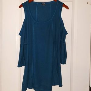 💜5 for $10💜 Women's Torrid cold-shoulder 3/4 sleeves top in a size 2